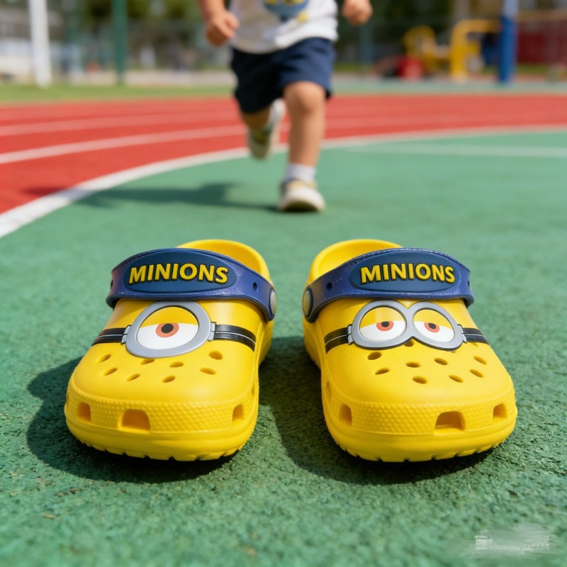 Woodworking Tv - Minions sandals cute girls wooden clogs